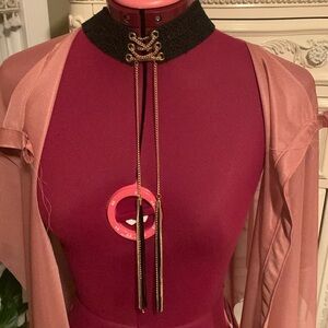 Choker with 2 jewelled strands in the front